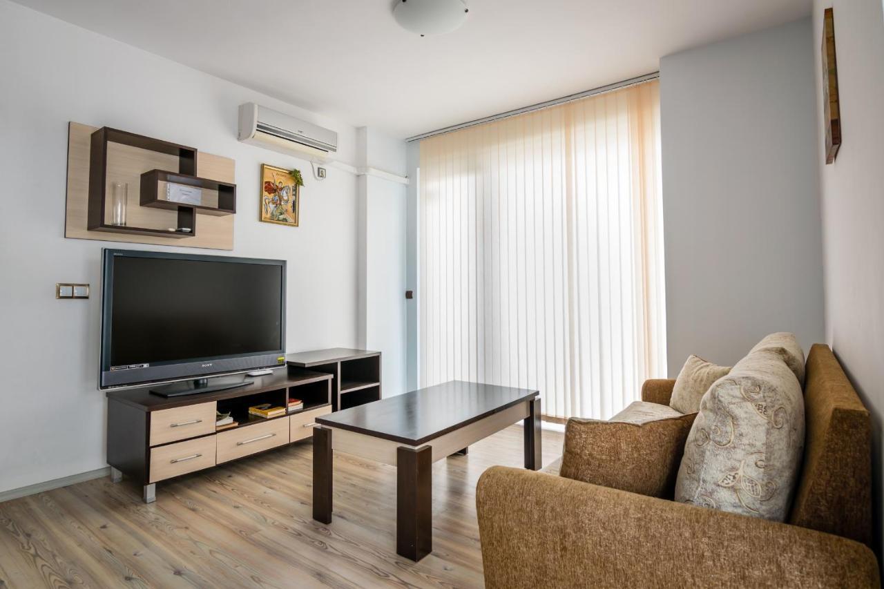 Cozy One-Bedroom Apartment In Night Breeze Бургас Экстерьер фото