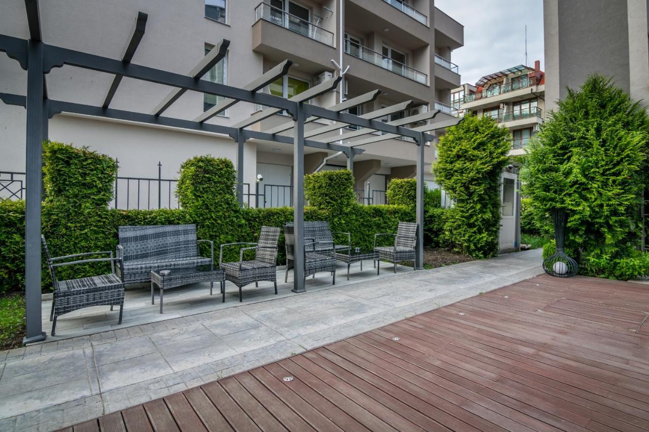Cozy One-Bedroom Apartment In Night Breeze Бургас Экстерьер фото