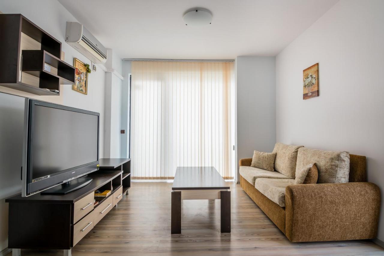 Cozy One-Bedroom Apartment In Night Breeze Бургас Экстерьер фото