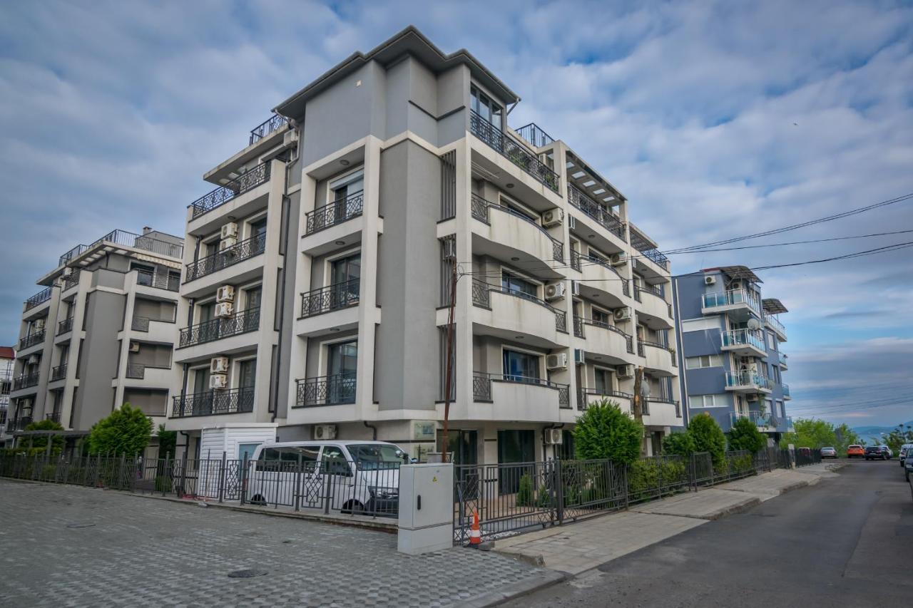 Cozy One-Bedroom Apartment In Night Breeze Бургас Экстерьер фото