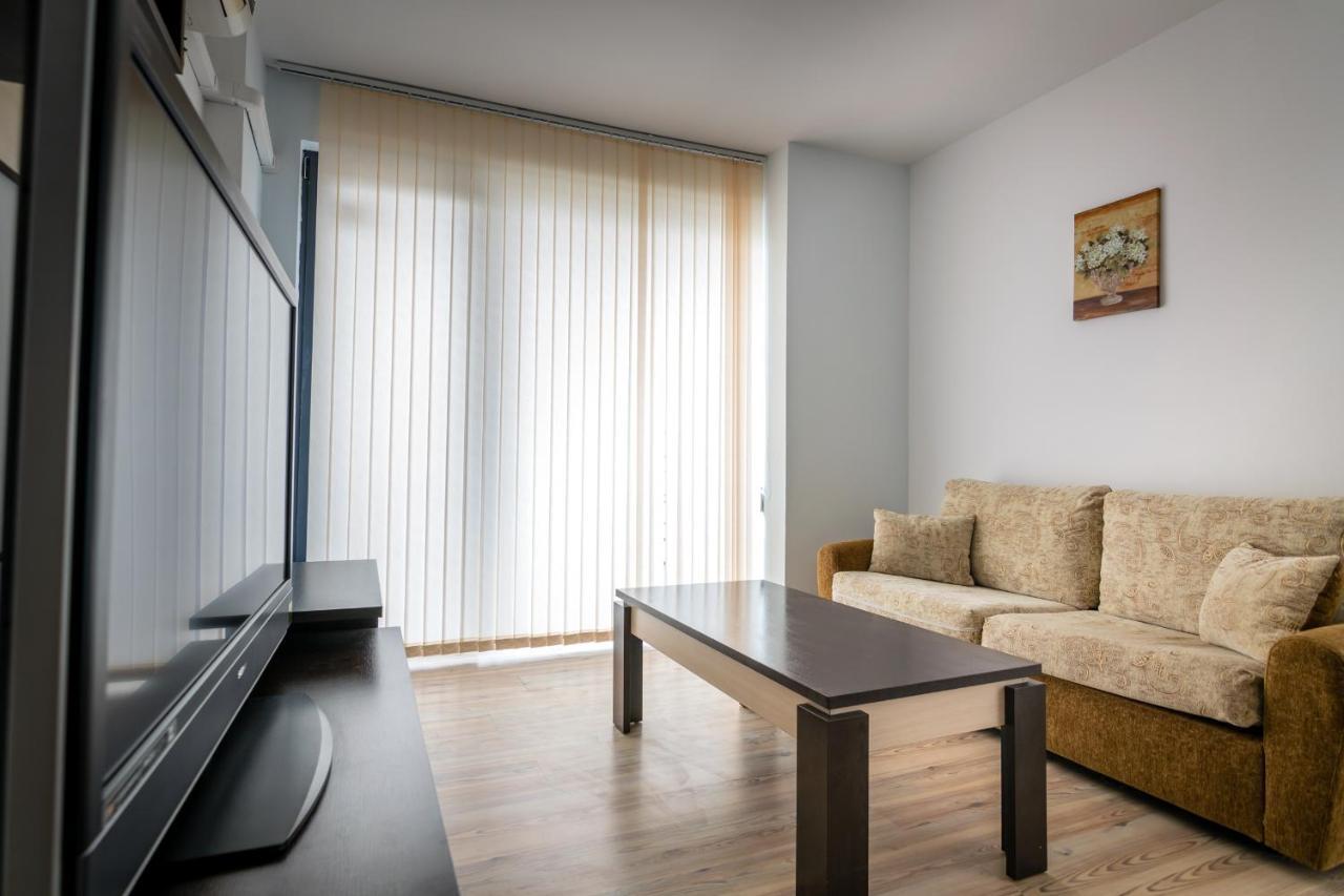 Cozy One-Bedroom Apartment In Night Breeze Бургас Экстерьер фото