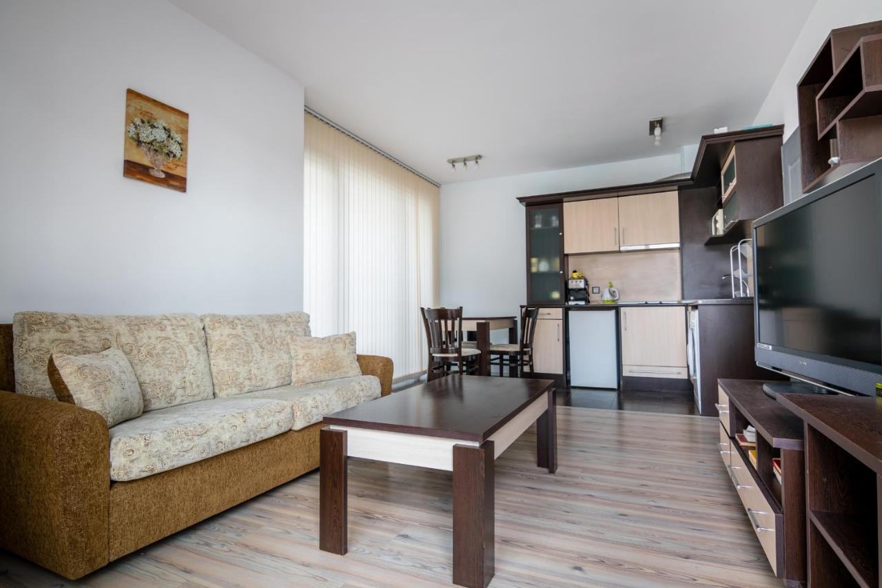Cozy One-Bedroom Apartment In Night Breeze Бургас Экстерьер фото