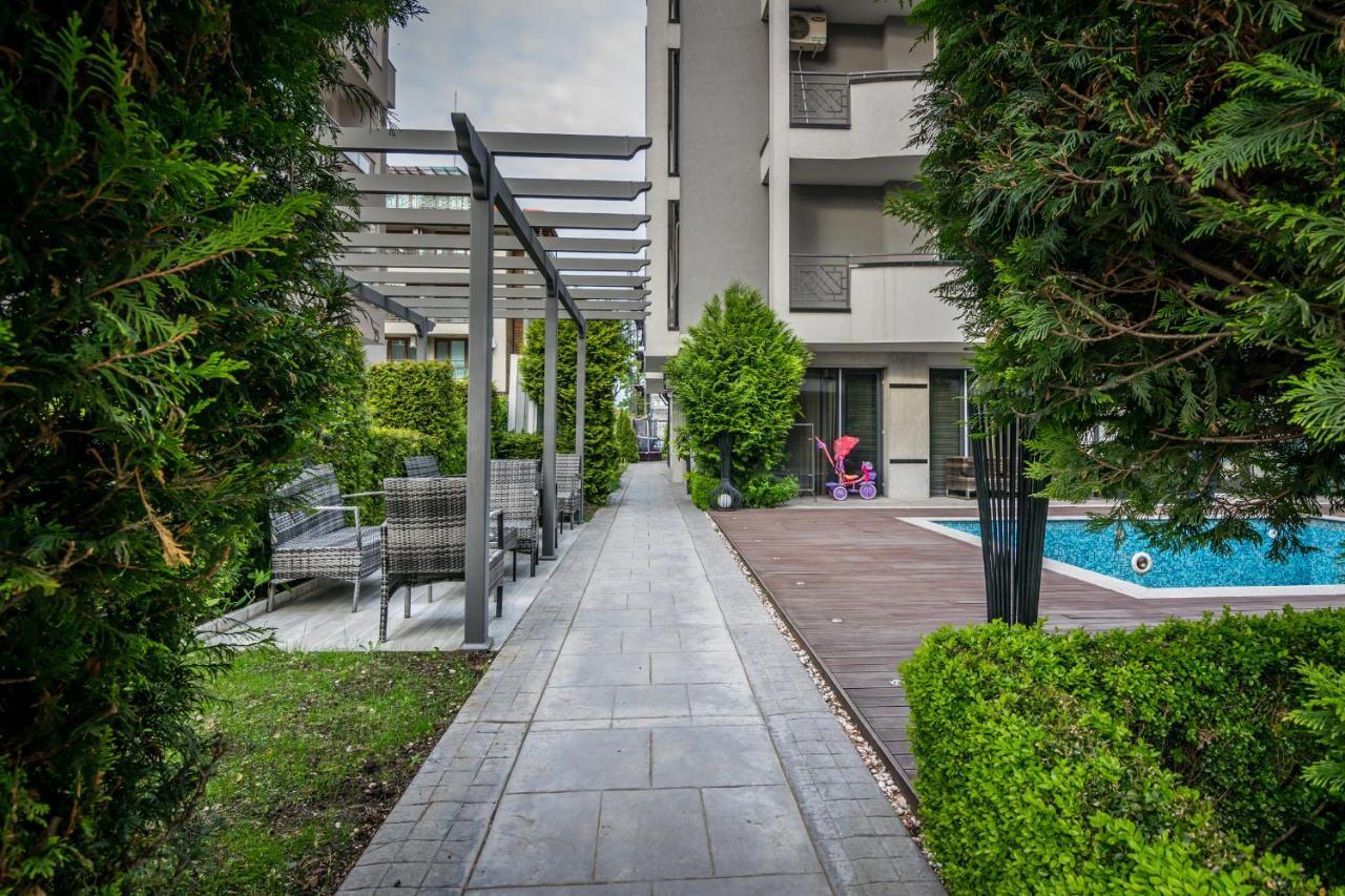 Cozy One-Bedroom Apartment In Night Breeze Бургас Экстерьер фото
